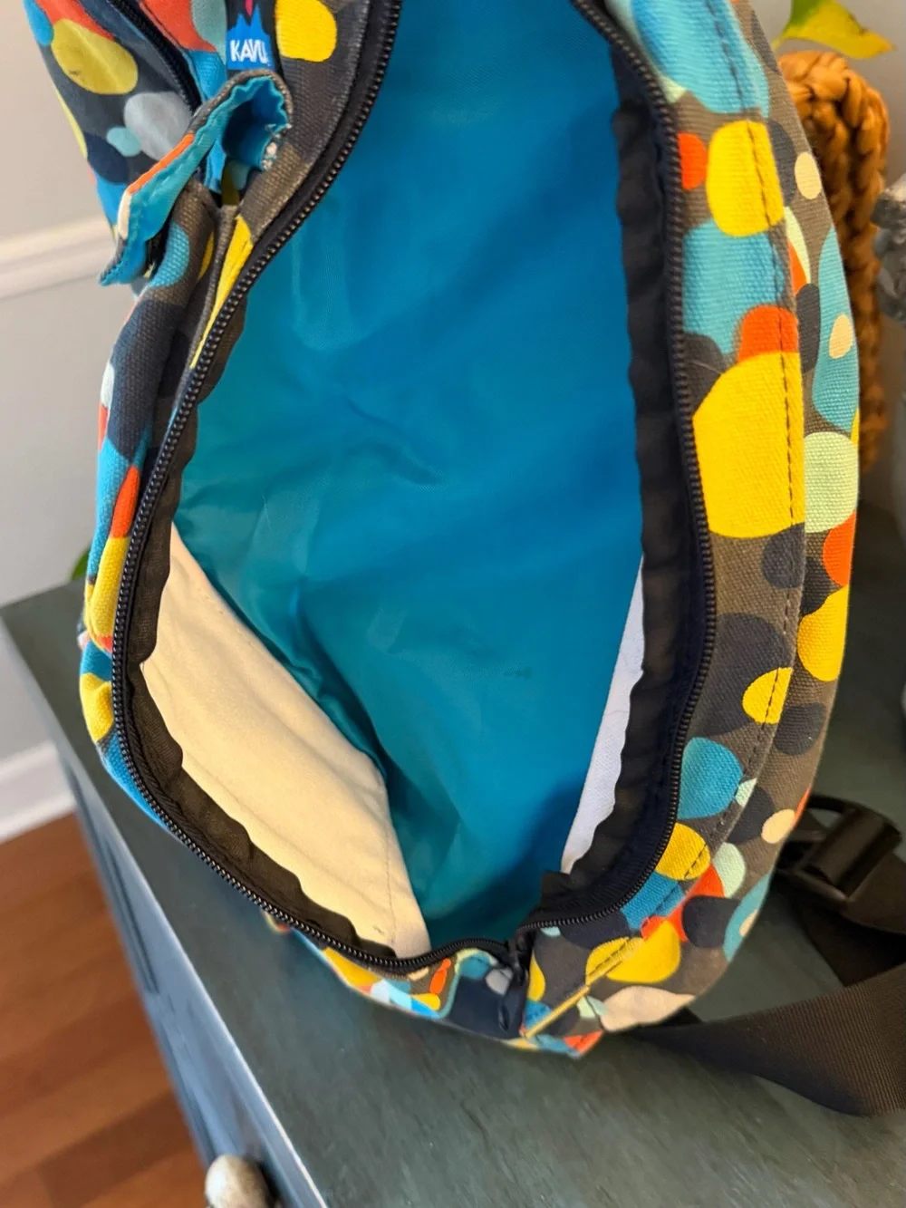 Kavu Rope sling back pack multi colored All zippers work. No pets owner